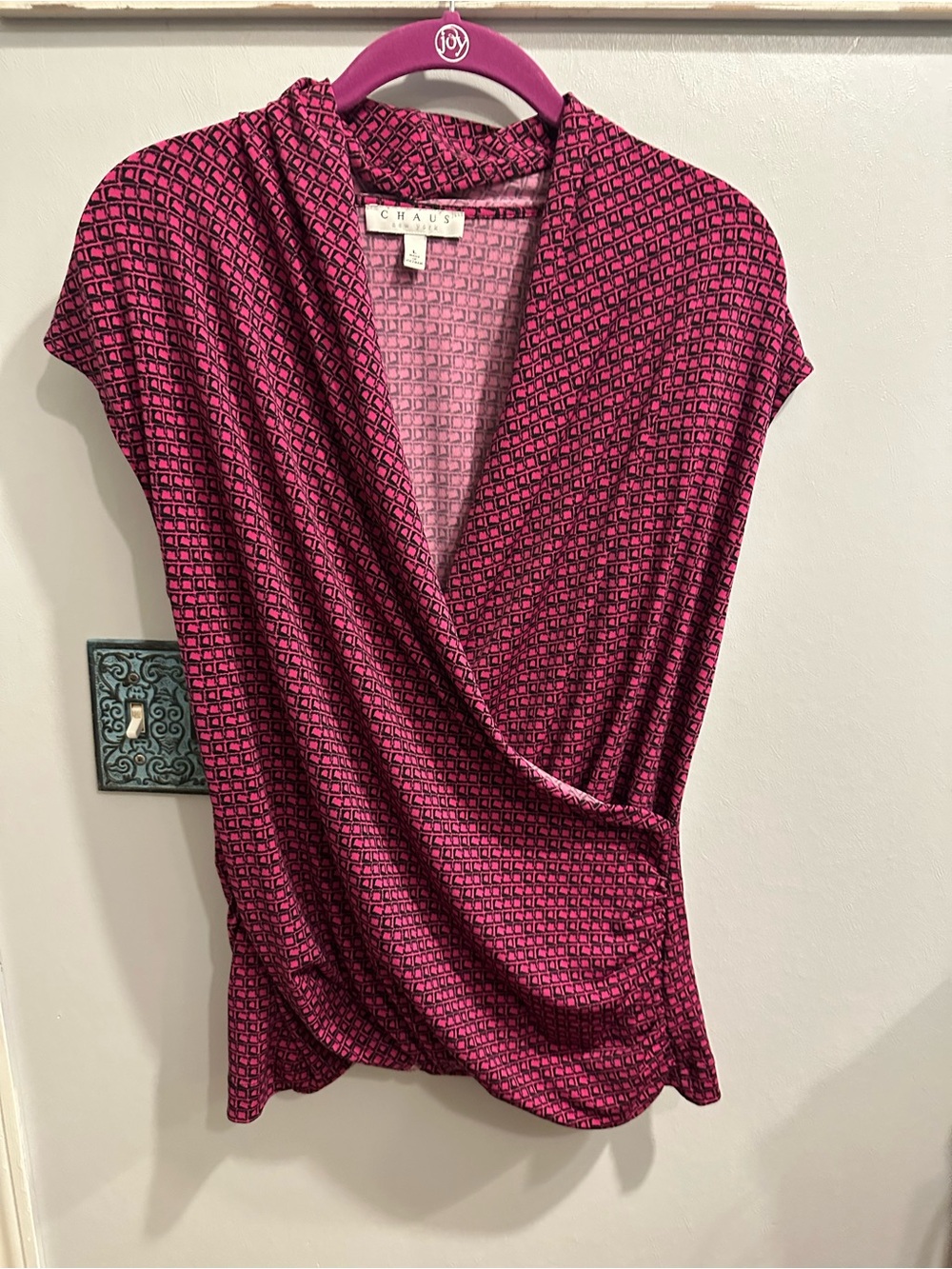 Chaus Magenta Geometric Surplice Cap-Sleeve Blouse